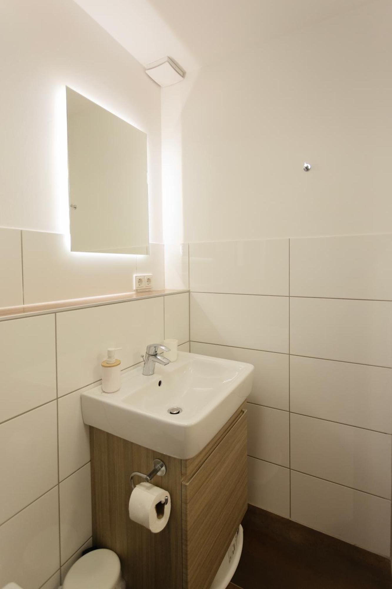 Central Apartment With Terrace And A Free Parking Duisburg Buitenkant foto